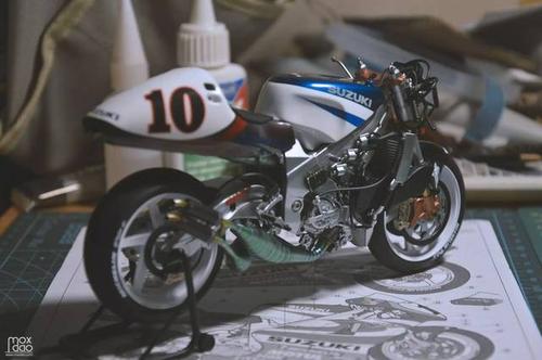 模型制造 田宫1:12 铃木rgv
